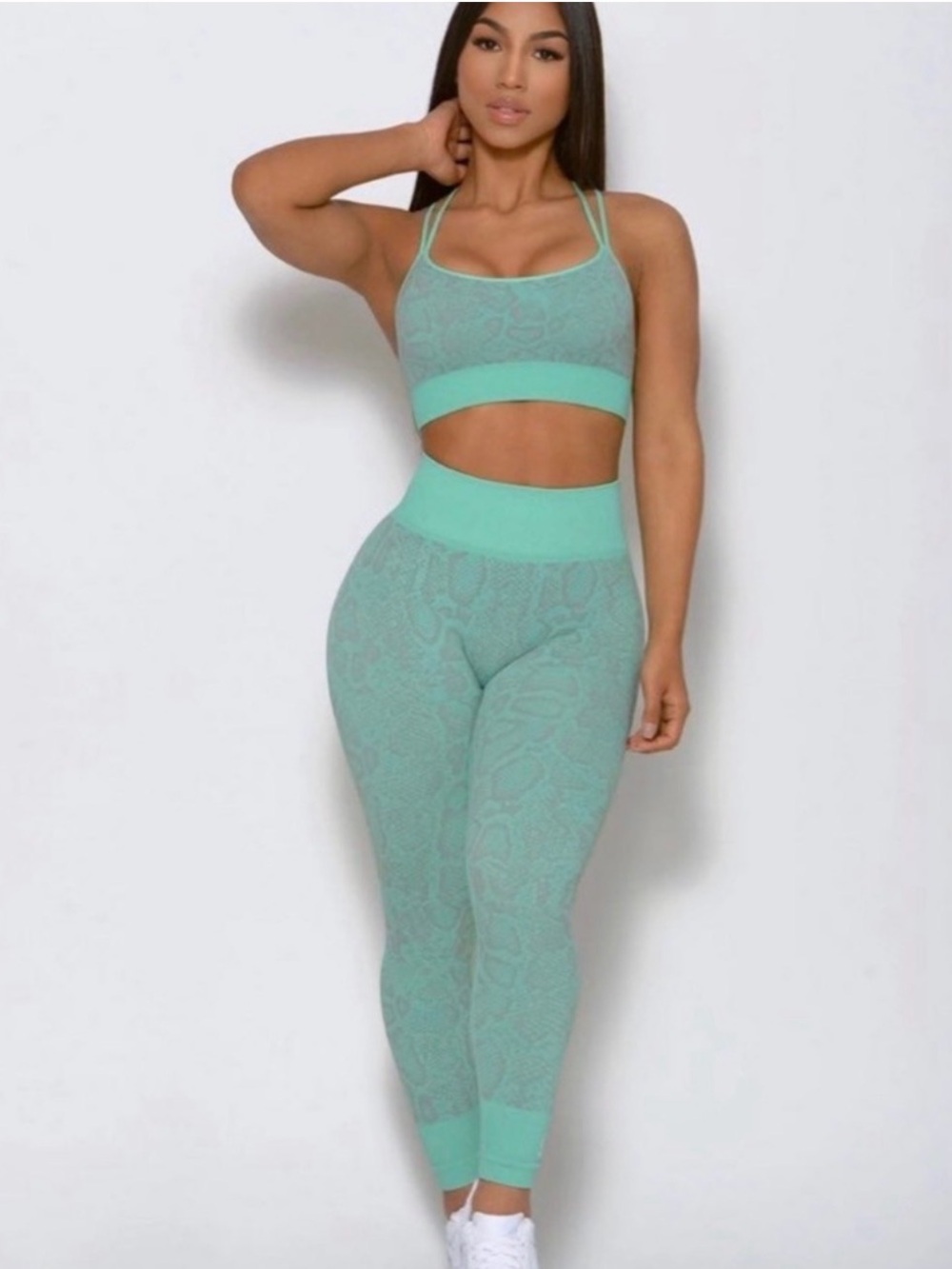 Bombshell Sportswear Seamless Snake Bra in Mint